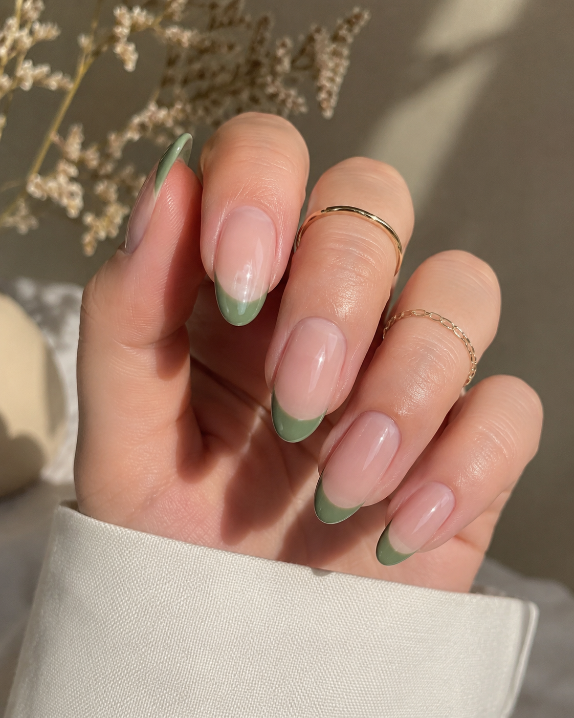 Salbeigrüne French Nails